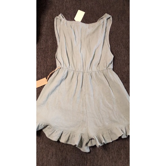 Hem & Thread Deep V-Neck Romper - Picture 4 of 6